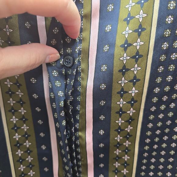 Ann Taylor Floral Flutter Sleeves Button Up Blouse Top Multicolor Size Medium - Picture 4 of 7